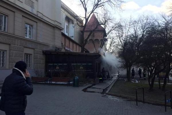 В центре Львова горел ресторан: появились кадры с места происшествия В центре Львова горел ресторан: появились кадры с места происшествия
