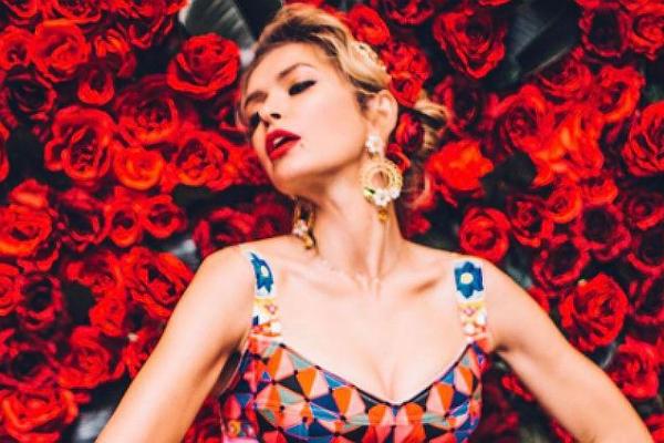 Певица Вера Брежнева опубликовала в Instagram снимки со своего дня рождения Певица Вера Брежнева опубликовала в Instagram снимки со своего дня рождения