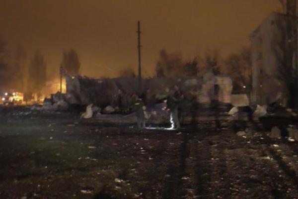 Последствия мощного взрыва в Донецке: в сеть попали первые фото с места происшествия Последствия мощного взрыва в Донецке: в сеть попали первые фото с места происшествия
