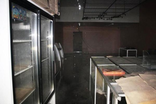 В Запорожской области спасатели ликвидировали масштабный пожар в кафе торгового комплекса В Запорожской области спасатели ликвидировали масштабный пожар в кафе торгового комплекса