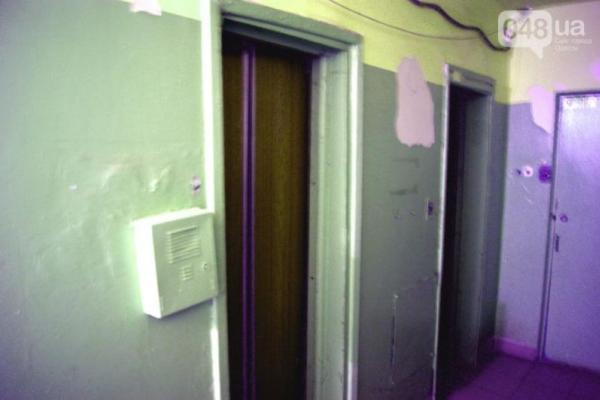 В Одессе лифт с женщиной и ребенком сорвался с 12 этажа: люди чудом остались живы В Одессе лифт с женщиной и ребенком сорвался с 12 этажа: люди чудом остались живы