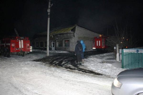 В Запорожской области спасатели ликвидировали масштабный пожар в кафе торгового комплекса В Запорожской области спасатели ликвидировали масштабный пожар в кафе торгового комплекса