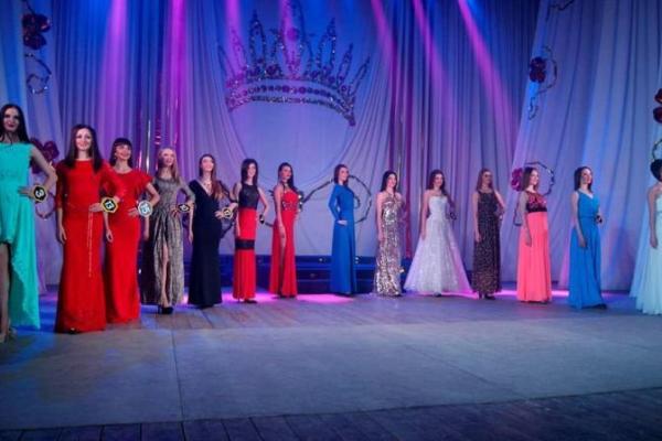 В оккупированной Горловке провели конкурс красоты "Мисс Горловка-2017"