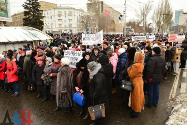 Жесткая реакция соцсетей на митинг в оккупированном Донецке: Стадо на прогулке!