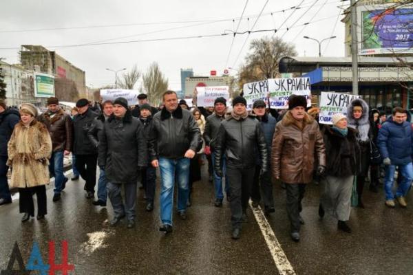 Жесткая реакция соцсетей на митинг в оккупированном Донецке: Стадо на прогулке!