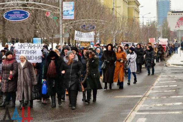 Жесткая реакция соцсетей на митинг в оккупированном Донецке: Стадо на прогулке!