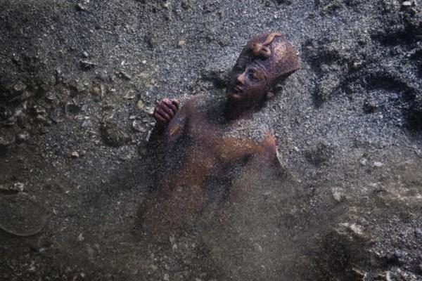 На дне Средиземного моря 1200 лет находится забытый древнеегипетский город Гераклион