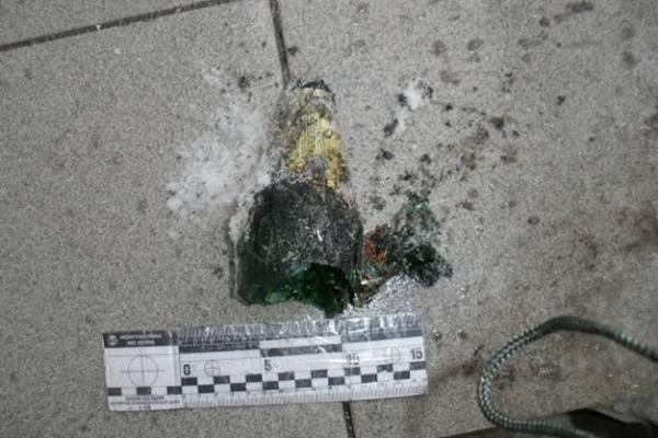 В Киеве ночью метнули бутылку с неизвестным веществом в фасад здания общественной организации В Киеве ночью метнули бутылку с неизвестным веществом в фасад здания общественной организации