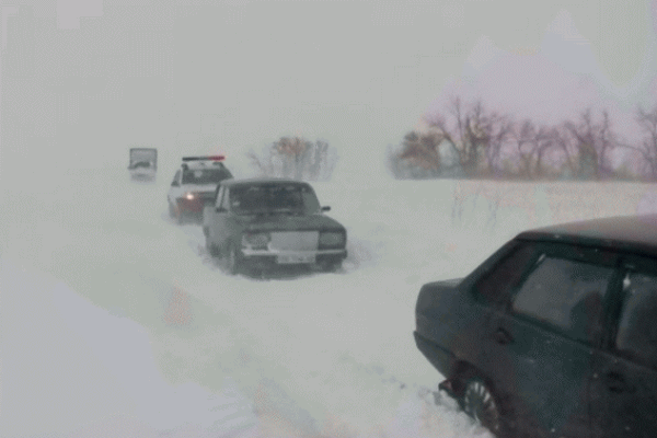 На Луганщину обрушилась непогода: сильный ветер и снегопад, плохая видимость на дорогах