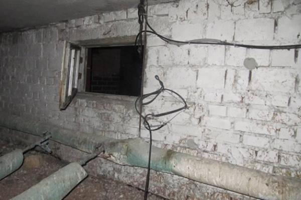 В Киеве спецназ задержал вора, который, ограбив квартиру и пытаясь скрыться, попал в ловушку В Киеве спецназ задержал вора, который, ограбив квартиру и пытаясь скрыться, попал в ловушку