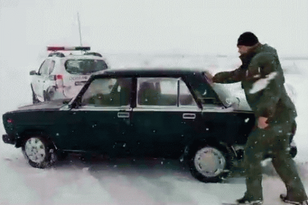 На Луганщину обрушилась непогода: сильный ветер и снегопад, плохая видимость на дорогах