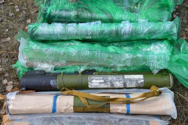 В Луганской области силовики обнаружили в лесу два схрона боевиков