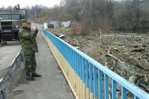 На Луганщине восстановлено движение транспорта на "Томашовском" мосту через реку Северский Донец