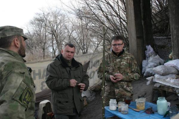 Блокада Донбасса: советник министра МВД встретился с "блокадниками" на редуте в Луганской области