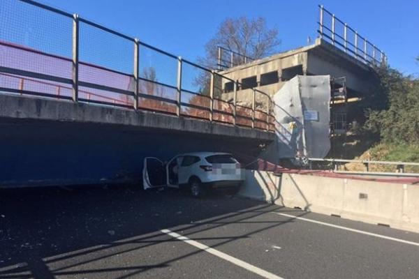 В Италии на автомобиль "Nissan Qashqai" обрушился мост: погибли 2 человека, есть раненые В Италии на автомобиль "Nissan Qashqai" обрушился мост: погибли 2 человека, есть раненые