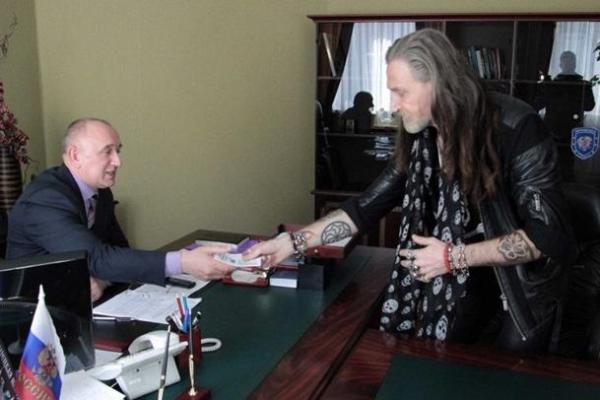 Российский шоумен Никита Джигурда получил "паспорт ДНР" Российский шоумен Никита Джигурда получил "паспорт ДНР"