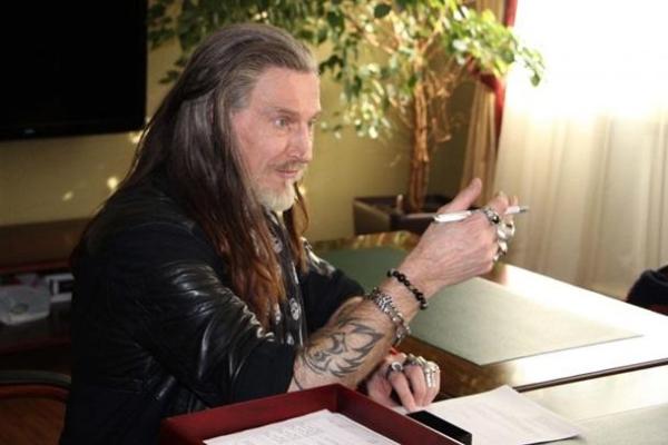 Российский шоумен Никита Джигурда получил "паспорт ДНР" Российский шоумен Никита Джигурда получил "паспорт ДНР"