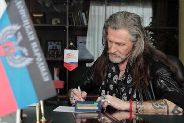 Российский шоумен Никита Джигурда получил "паспорт ДНР" Российский шоумен Никита Джигурда получил "паспорт ДНР"