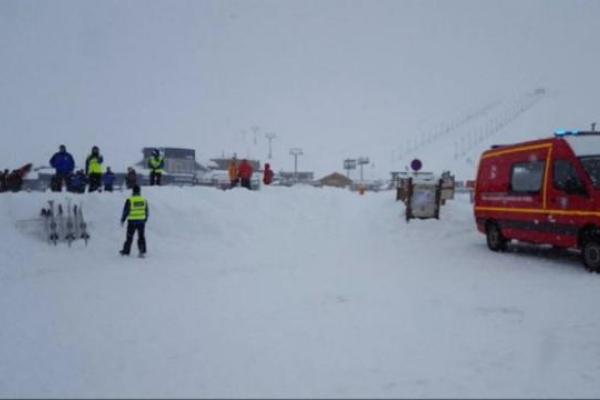Горнолыжный курорт во Франции накрыла снежная лавина Горнолыжный курорт во Франции накрыла снежная лавина