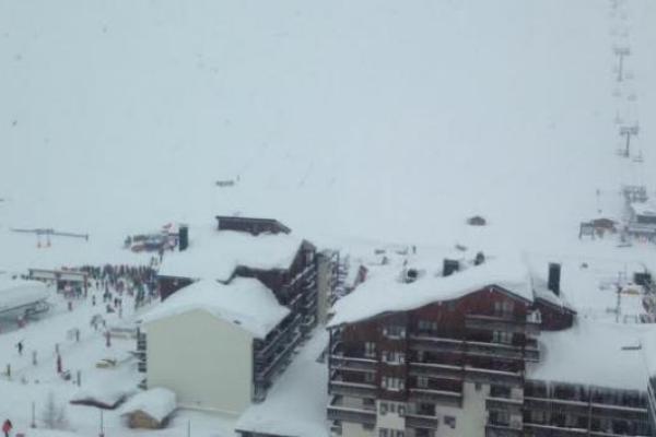 Горнолыжный курорт во Франции накрыла снежная лавина Горнолыжный курорт во Франции накрыла снежная лавина