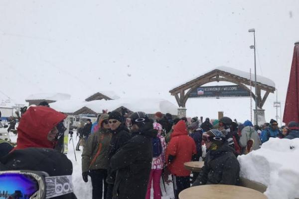 Горнолыжный курорт во Франции накрыла снежная лавина Горнолыжный курорт во Франции накрыла снежная лавина