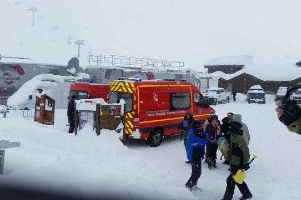 Горнолыжный курорт во Франции накрыла снежная лавина Горнолыжный курорт во Франции накрыла снежная лавина