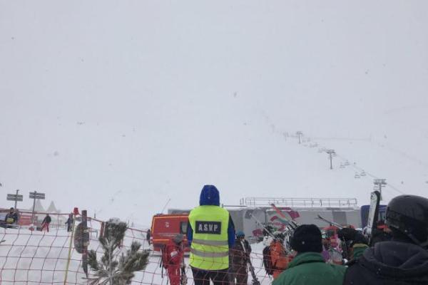 Горнолыжный курорт во Франции накрыла снежная лавина Горнолыжный курорт во Франции накрыла снежная лавина