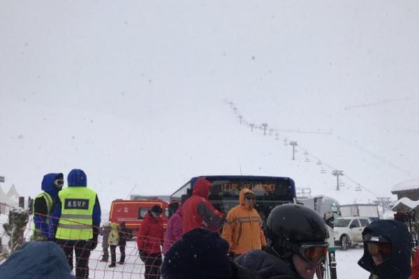 Горнолыжный курорт во Франции накрыла снежная лавина Горнолыжный курорт во Франции накрыла снежная лавина