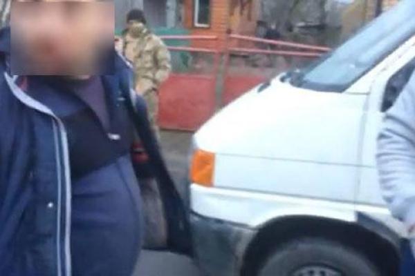 На Ровенщине разъяренная толпа местных жителей угрожала полицейским физической расправой