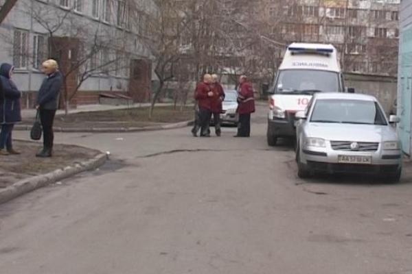 В Киеве женщина выбросила из окна 8 этажа своего тяжелобольного мужа