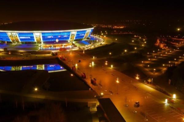 Житель Донецка показал, как сегодня "сияет" стадион "Донбасс Арена": появилось видео Житель Донецка показал, как сегодня "сияет" стадион "Донбасс Арена": появилось видео