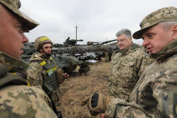 Новости из зоны АТО: Порошенко прибыл в танковую бригаду на Луганщине Новости из зоны АТО: Порошенко прибыл в танковую бригаду на Луганщине