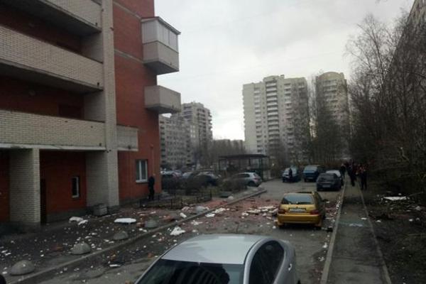 В Санкт-Петербурге прогремел взрыв в 16-этажном жилом доме В Санкт-Петербурге прогремел взрыв в 16-этажном жилом доме