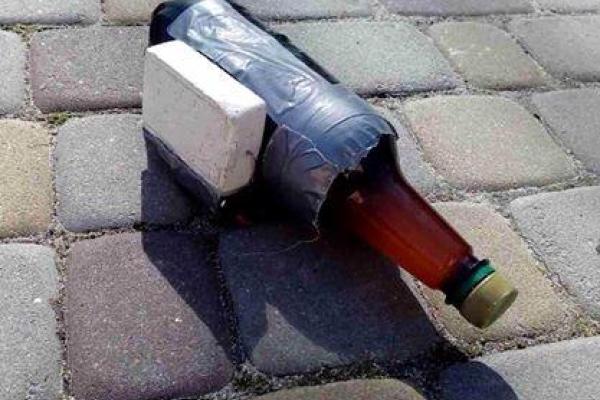 Житель Львова обнаружил возле своего дома самодельное взрывное устройство Житель Львова обнаружил возле своего дома самодельное взрывное устройство
