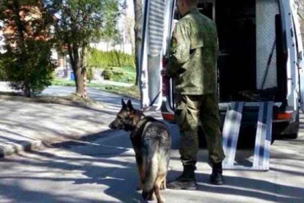 Житель Львова обнаружил возле своего дома самодельное взрывное устройство Житель Львова обнаружил возле своего дома самодельное взрывное устройство