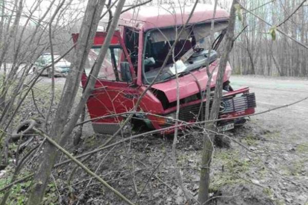 В Хмельницкой области "Nissan" протаранил маршрутку: пострадали 13 человек В Хмельницкой области "Nissan" протаранил маршрутку: пострадали 13 человек