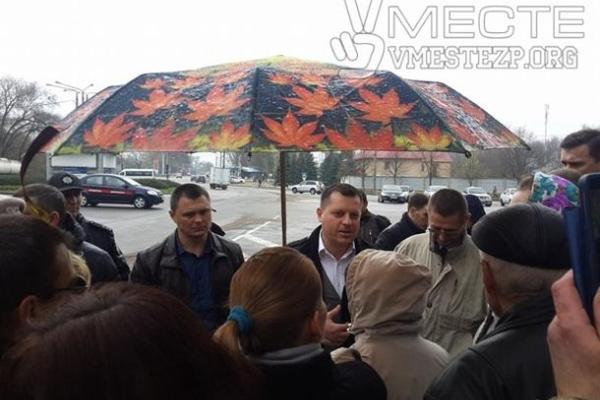 В Запорожской области местные жители перекрыли трассу Харьков-Симферополь В Запорожской области местные жители перекрыли трассу Харьков-Симферополь