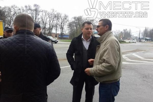 В Запорожской области местные жители перекрыли трассу Харьков-Симферополь В Запорожской области местные жители перекрыли трассу Харьков-Симферополь