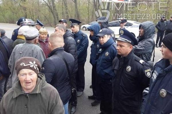 В Запорожской области местные жители перекрыли трассу Харьков-Симферополь В Запорожской области местные жители перекрыли трассу Харьков-Симферополь