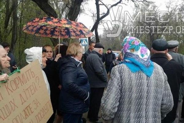 В Запорожской области местные жители перекрыли трассу Харьков-Симферополь В Запорожской области местные жители перекрыли трассу Харьков-Симферополь