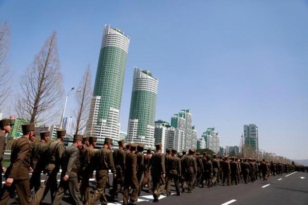 В столице Северной Кореи ко Дню Солнца открыли новый жилой комплекс В столице Северной Кореи ко Дню Солнца открыли новый жилой комплекс