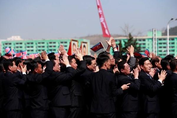 В столице Северной Кореи ко Дню Солнца открыли новый жилой комплекс В столице Северной Кореи ко Дню Солнца открыли новый жилой комплекс