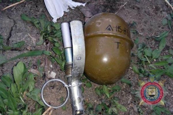 В Мариуполе мужчина обнаружил бесхозный пакет с боеприпасами