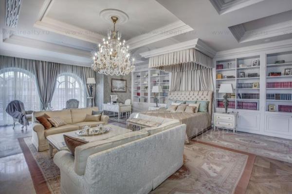 В СМИ появились снимки особняка, в котором живет сбежавший украинский олигарх Курченко