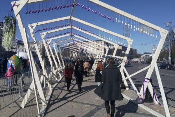В Киеве на Софийской площади стартовал Всеукраинский фестиваль писанок В Киеве на Софийской площади стартовал Всеукраинский фестиваль писанок