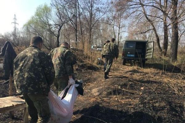 В Киеве во время пикника у озера были зарезаны мужчина и женщина: полиция подозревает мужа погибшей В Киеве во время пикника у озера были зарезаны мужчина и женщина: полиция подозревает мужа погибшей