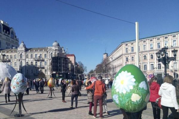 В Киеве на Софийской площади стартовал Всеукраинский фестиваль писанок В Киеве на Софийской площади стартовал Всеукраинский фестиваль писанок