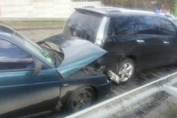 В Харькове произошло масштабное ДТП с участием 9 автомобилей: появились кадры с места аварии В Харькове произошло масштабное ДТП с участием 9 автомобилей: появились кадры с места аварии