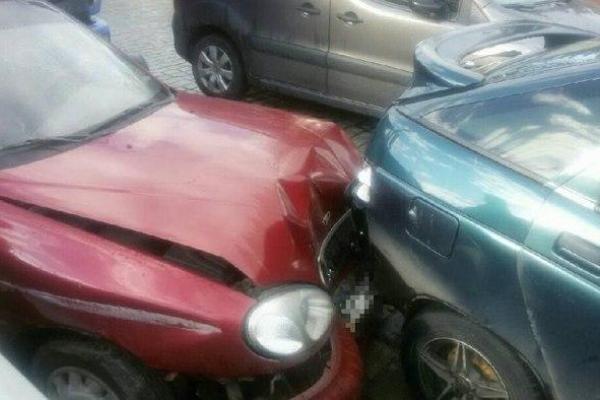 В Харькове произошло масштабное ДТП с участием 9 автомобилей: появились кадры с места аварии В Харькове произошло масштабное ДТП с участием 9 автомобилей: появились кадры с места аварии