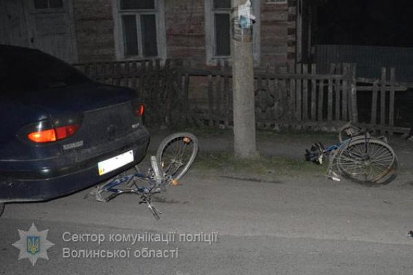 На Волыни пьяный водитель сбил четырех велосипедистов: 2 человека погибли на месте ДТП На Волыни пьяный водитель сбил четырех велосипедистов: 2 человека погибли на месте ДТП